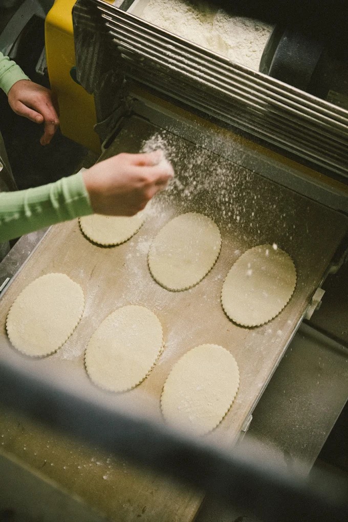 Les gestes de fabrication maison dans l’atelier Basil